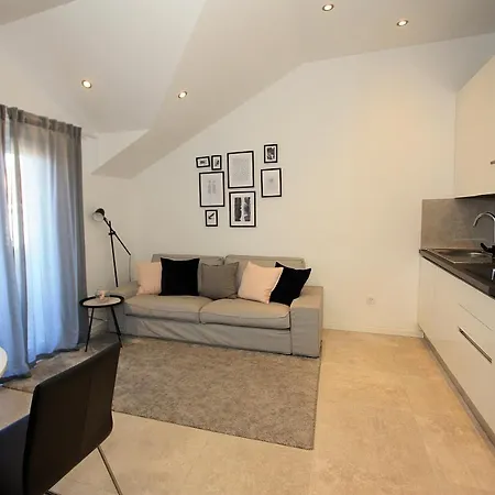 Ivana Apartment *